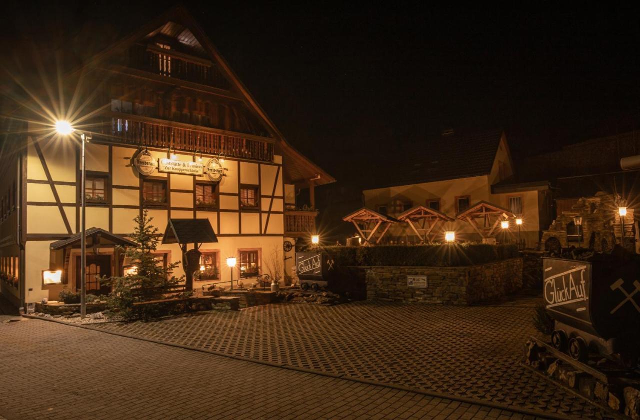 Pension Und Gaststaette Zur Knappenschaenke Thermalbad Wiesenbad Eksteriør billede