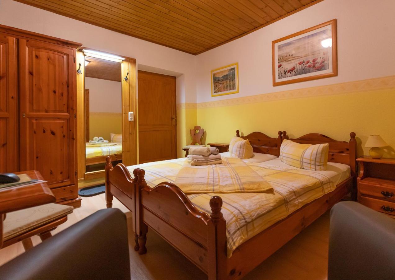 Pension Und Gaststaette Zur Knappenschaenke Thermalbad Wiesenbad Eksteriør billede