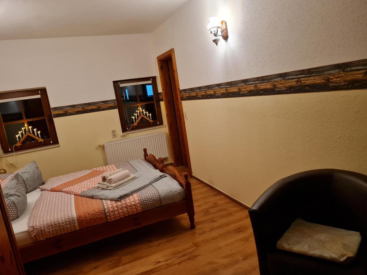 Pension Und Gaststaette Zur Knappenschaenke Thermalbad Wiesenbad Eksteriør billede